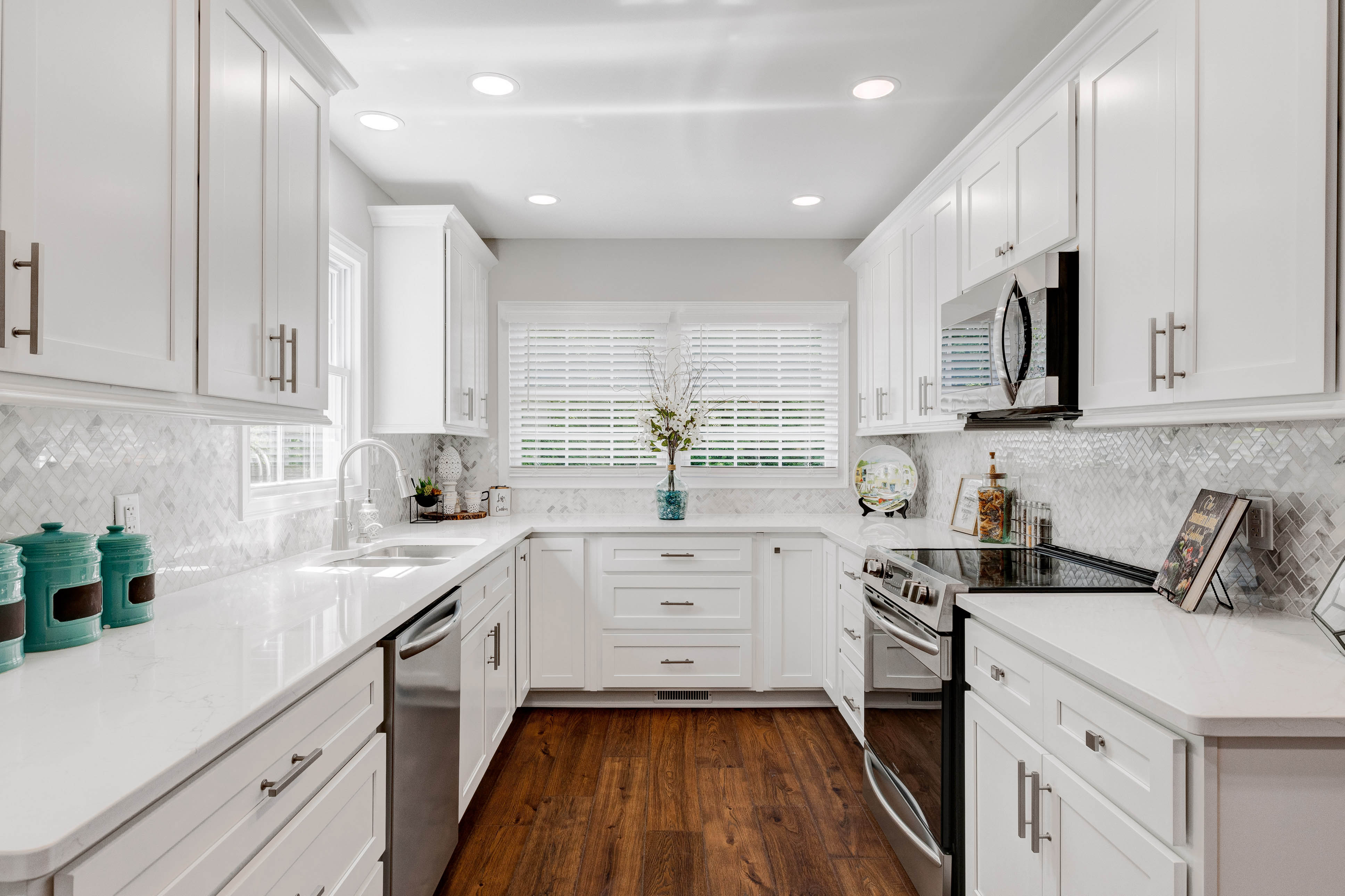 white-modern-kitchen